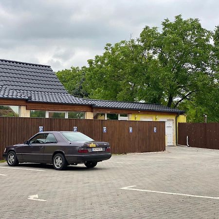 Blueline Motel Jászberény Bagian luar foto