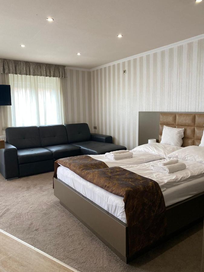 Blueline Motel Jászberény Bagian luar foto
