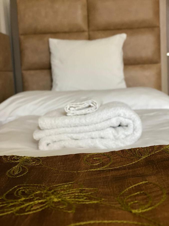 Blueline Motel Jászberény Bagian luar foto