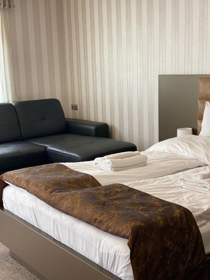 Blueline Motel Jászberény Bagian luar foto