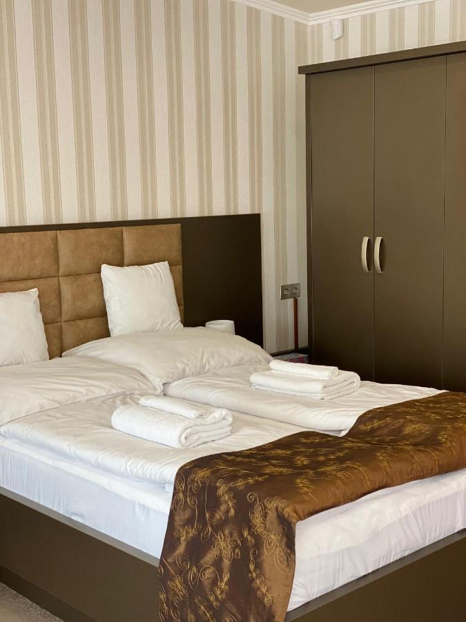 Blueline Motel Jászberény Bagian luar foto