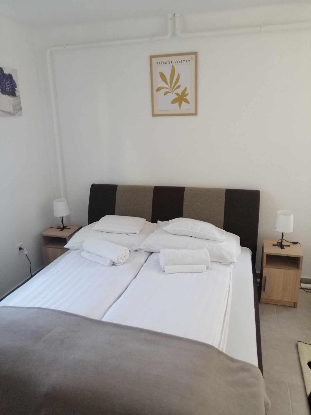 Blueline Motel Jászberény Bagian luar foto